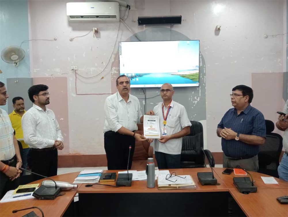 स्टार ऑफ द मंथ सम्मान से सम्मानित हुए उत्कृष्ट अधिकारी एवं कर्मचारी