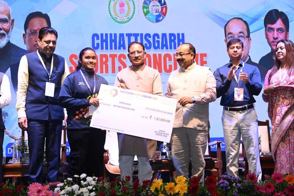 खेलो इंडिया ट्राइबल गेम्स में राज्य के पदक विजेता खिलाड़ियों को दी प्रोत्साहन राशि