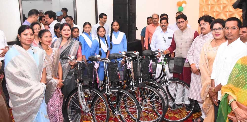 शिक्षा से ही होता है सशक्त राष्ट्र का निर्माण, बड़े लक्ष्य तय कर पूरी निष्ठा से करें पढ़ाई: मंत