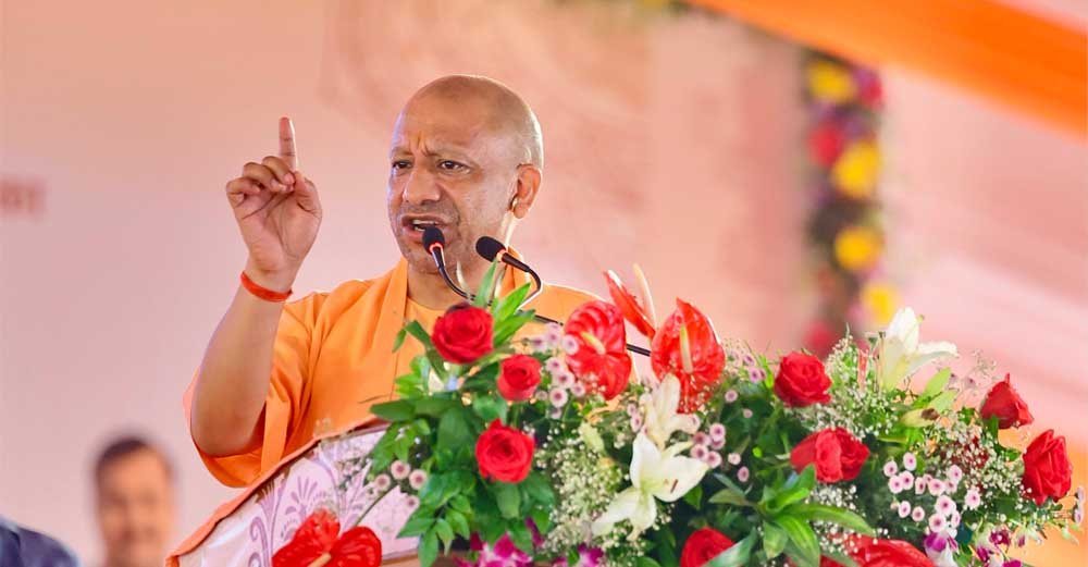 गुरु पूर्णिमा महोत्सव पर गोरखनाथ मंदिर में गोरक्षपीठाधीश्वर एवं मुख्यमंत्री योगी आदित्यनाथ का स