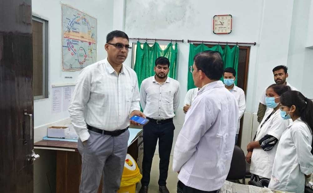 सामुदायिक स्वास्थ्य केंद्र कोतमा का कलेक्टर रत्नाकर झा ने किया निरीक्षण