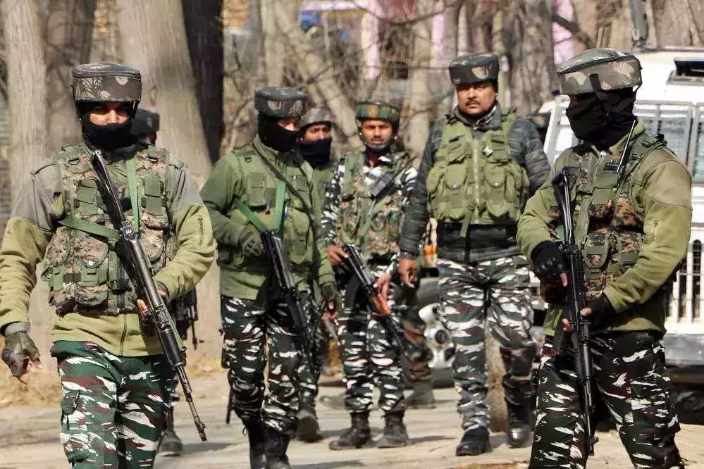 अनंतनाग के लाल चौक पर चली गोलियां, आतंकी हमले के शक में जांच तेज; हेड कॉन्स्टेबल की मौत