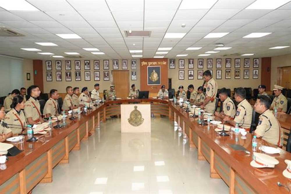 सरदार वल्लभभाई पटेल राष्ट्रीय पुलिस अकादमी के 21 प्रशिक्षु आईपीएस अधिकारियों ने डीजीपी से की सौ