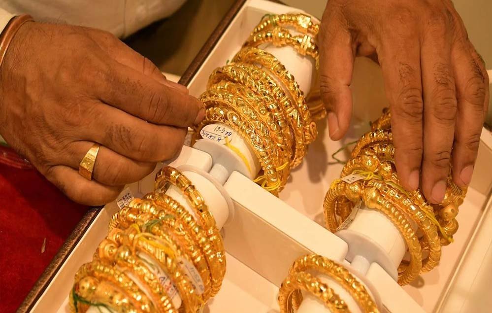 सोना खरीदने का शानदार मौका! गोल्ड-सिल्वर के दाम ₹6,000 तक लुढ़के, देखें आपके शहर के लेटेस्ट रेट
