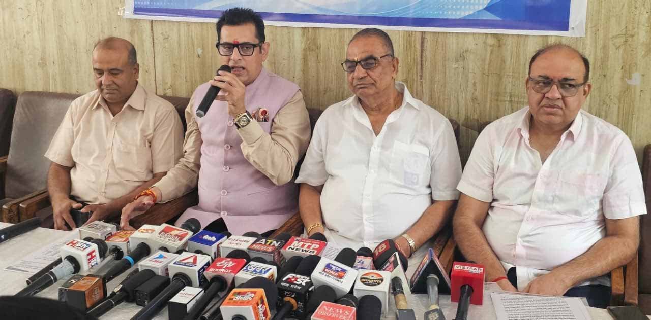 गोविंद गोयल बोले- आवासीय परिसरों में संचालित व्यापार पर कार्रवाई तत्काल रोकी जाए