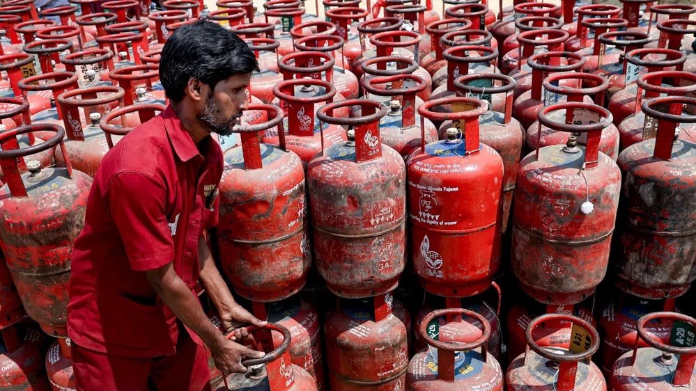 अब 10kg LPG सिलेंडर की तैयारी, तेल कंपनियां ला सकती हैं नया विकल्प, कीमत पर भी नजर