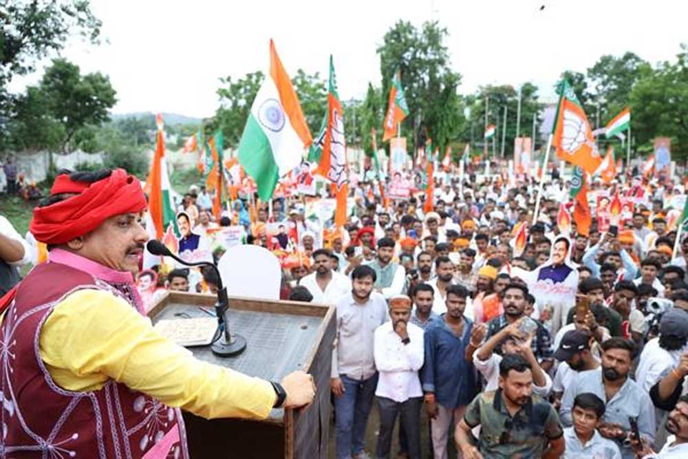 चंद्रशेखर उद्यान से निकाली "आजाद प्रेरणा मशाल यात्रा"