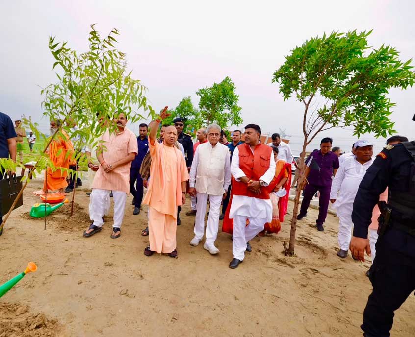 ताल रिंग रोड के किनारे सीएम योगी आदित्यनाथ ने किया पौधरोपण