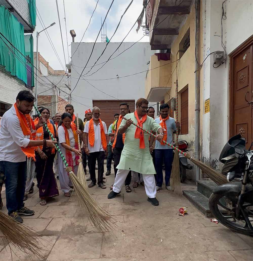 प्रतिदिन सुबह 7 बजे से 10 बजे तक चल रहा वार्ड प्रवास, रविवार 26 जुलाई को कबीर नगर स्थित सामुदाय