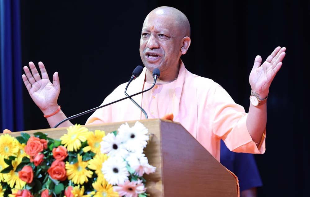 अवैध शराब कारोबारियों पर योगी सरकार ने की सख्त कार्रवाई, 1500 से अधिक लोग गिरफ्तार