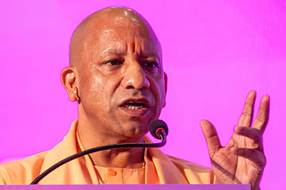 यूपी चुनाव से पहले योगी सरकार का 'मास्टर स्ट्रोक', आखिर कितना बड़ा है शिक्षक वोट बैंक?