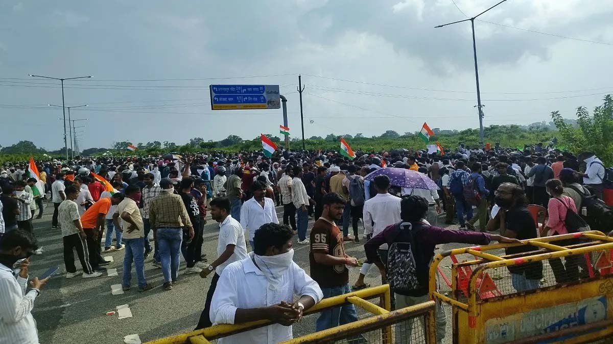 विधानसभा घेराव में बढ़ा तनाव, पुलिस ने लाठीचार्ज और वाटर कैनन से भीड़ हटाई