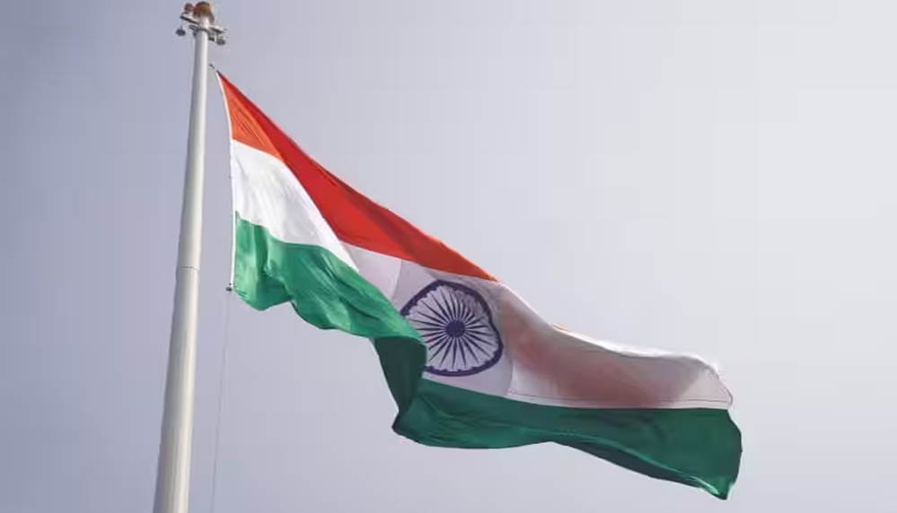 Har Ghar Tiranga 2026: घर पर तिरंगा फहराने का सही तरीका क्या? जानें नियम और सर्टिफिकेट पाने की 