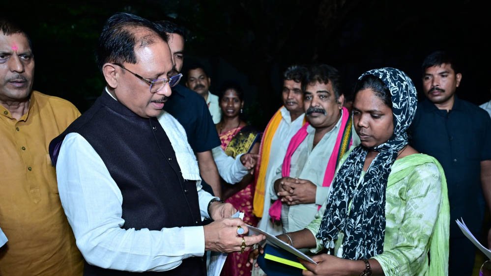 रायपुर: बगिया में CM विष्णु देव साय ने सुनी आम लोगों की समस्याएं, अधिकारियों को दिए सख्त निर्दे