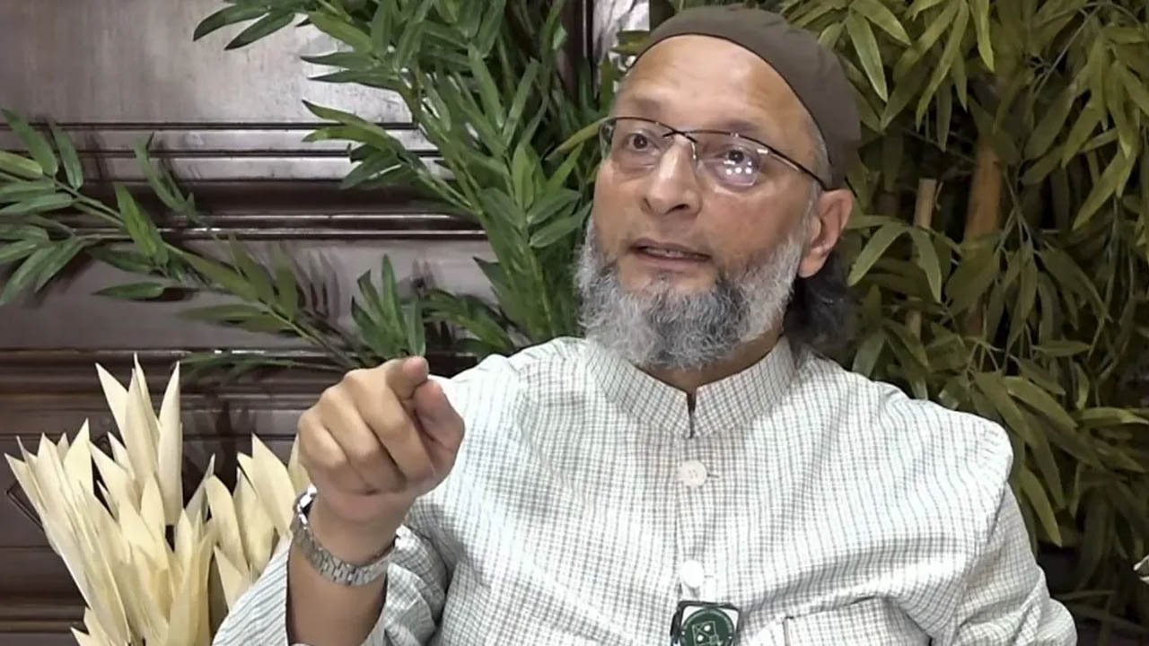 अतीक के बेटों ने जेल लौटने से पहले ओवैसी को भेजा संदेश, बोले- ‘सदर साहब से कह देना…’