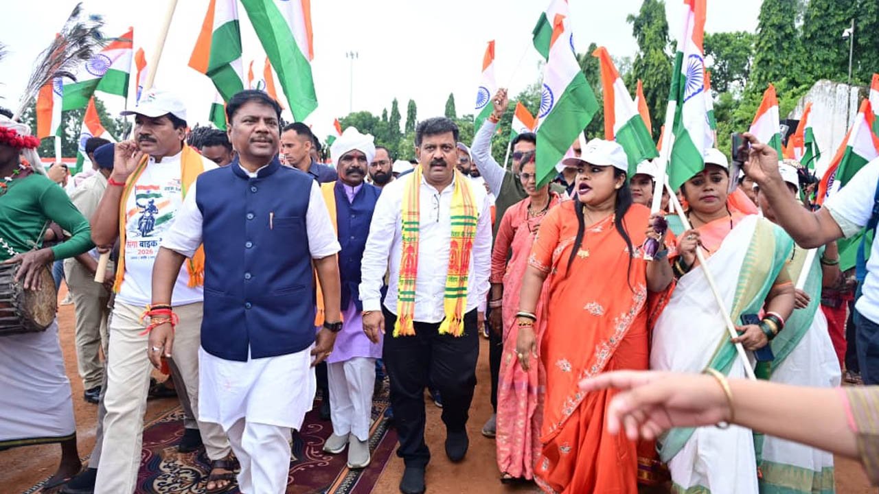 बस्तर में तिरंगे की शान! उपमुख्यमंत्री विजय शर्मा और मंत्री केदार कश्यप ने संभाली कमान, नक्सल प