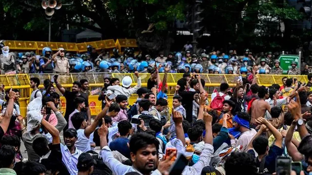'कॉकरोच' टिप्पणी पर सुप्रीम कोर्ट सख्त, बयान के गलत इस्तेमाल पर केंद्र और CBI से जवाब तलब
