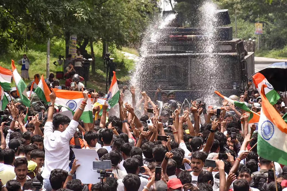 छात्र आंदोलन पर सख्ती! रांची में 600 प्रदर्शनकारियों के खिलाफ FIR, पुलिस कार्रवाई से मचा हड़कंप