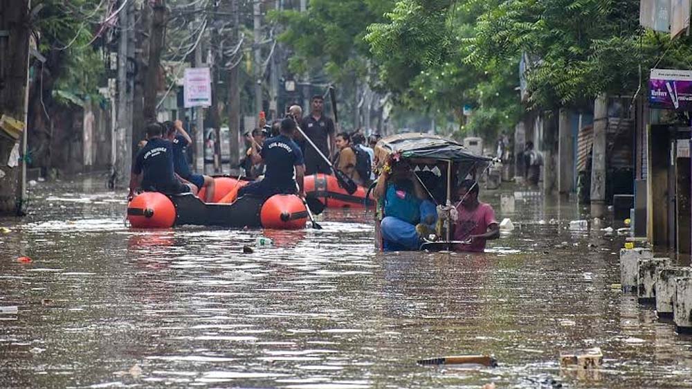 असम बाढ़ से हाहाकार, 12 जिले प्रभावित, 99 लोगों की मौत, हजारों विस्थापित
