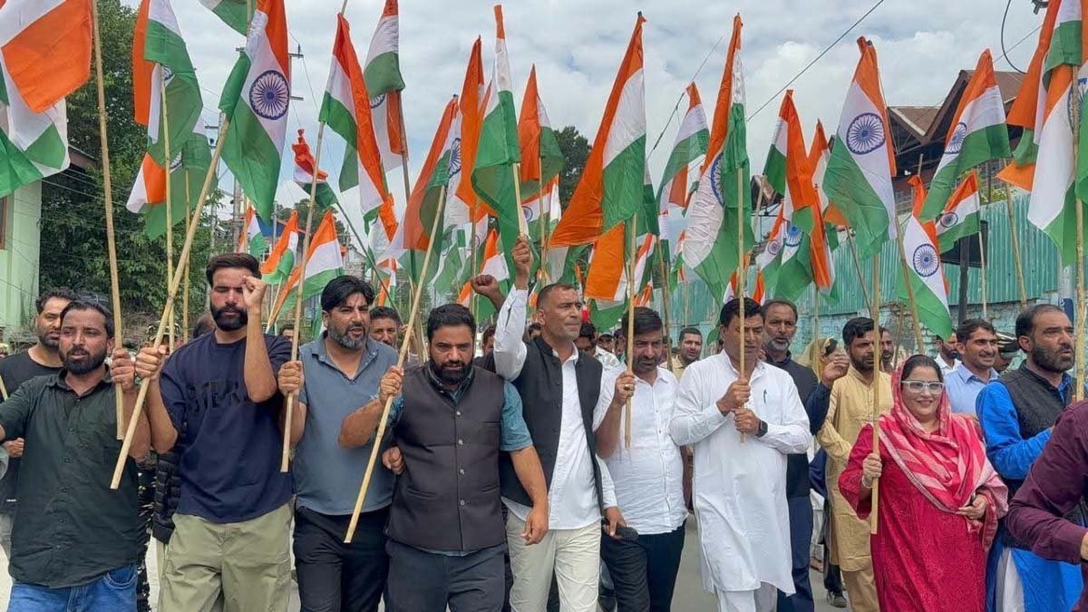 हर घर तिरंगा यात्रा में नहीं पहुंचे 13 शिक्षक, राष्ट्रगान के अपमान का भी आरोप