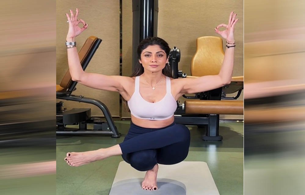 Fitness Queen शिल्पा शेट्टी का नया बैलेंस पोज वायरल, फैंस से बोलीं- 'क्या आप कर पाएंगे?'