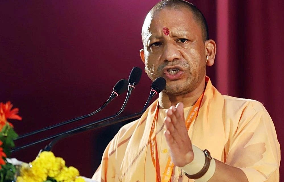 CM योगी का बड़ा बयान, 'सनातन का अपमान बर्दाश्त नहीं, चंदा चोरी से साधु-संतों को जोड़ना गलत'