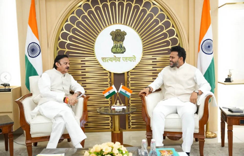 उप मुख्यमंत्री शुक्ल ने केंद्रीय नागरिक उड्डयन मंत्री नायडू से की सौजन्य भेंट, विकास से जुड़े म
