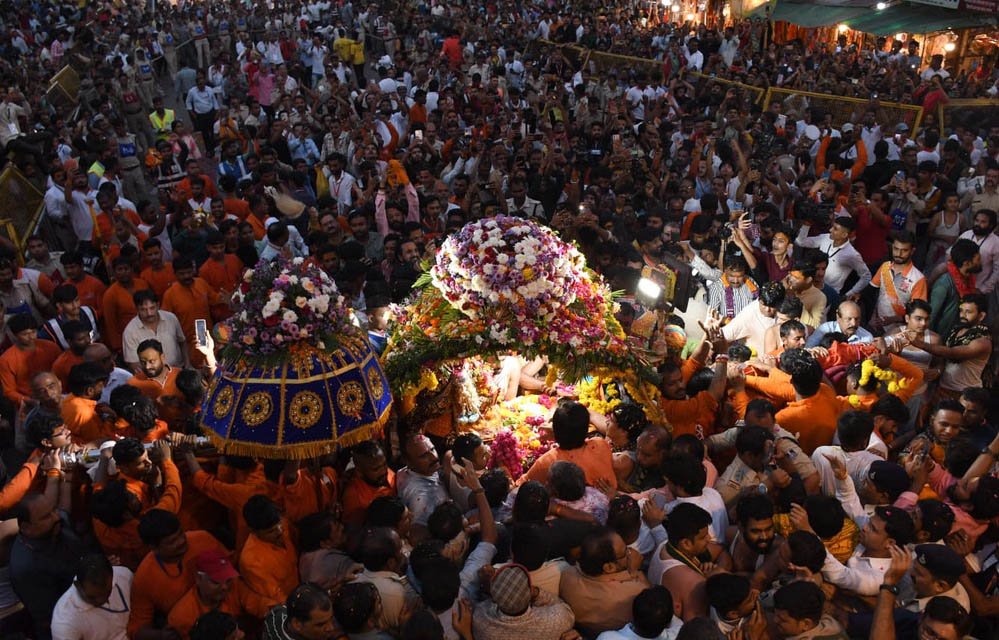 महाकाल सवारी के दौरान श्रद्धालु बने जेबकतरों का निशाना, 50 से अधिक चोरी की घटनाएं