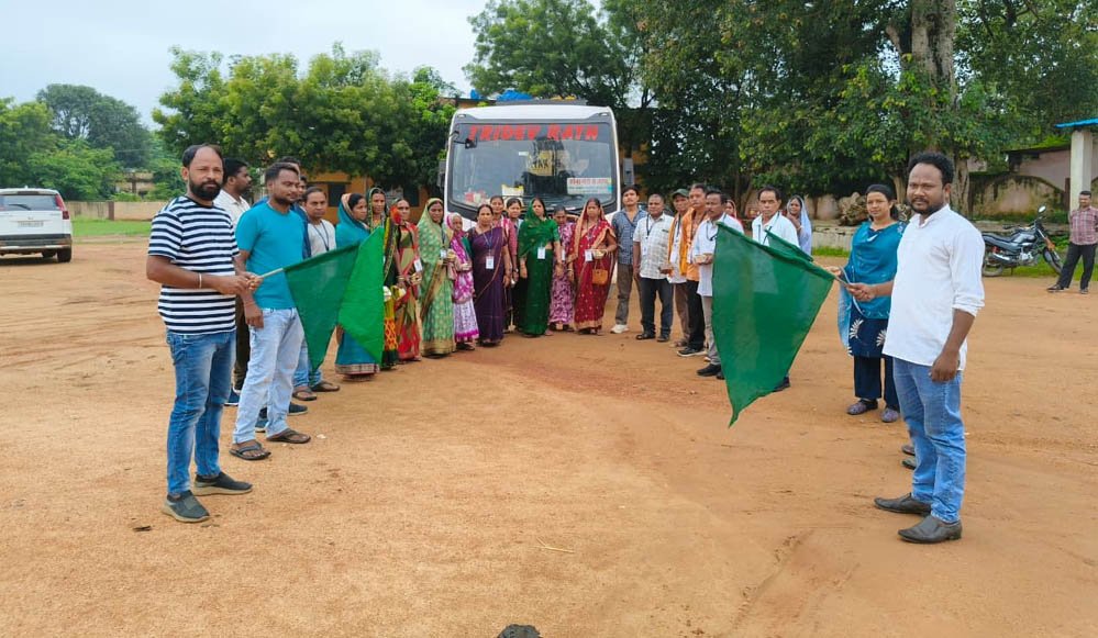 जशपुर से 204 श्रद्धालु रामलला दर्शन के लिए अयोध्या रवाना, भक्ति और उत्साह का दिखा अनूठा संगम