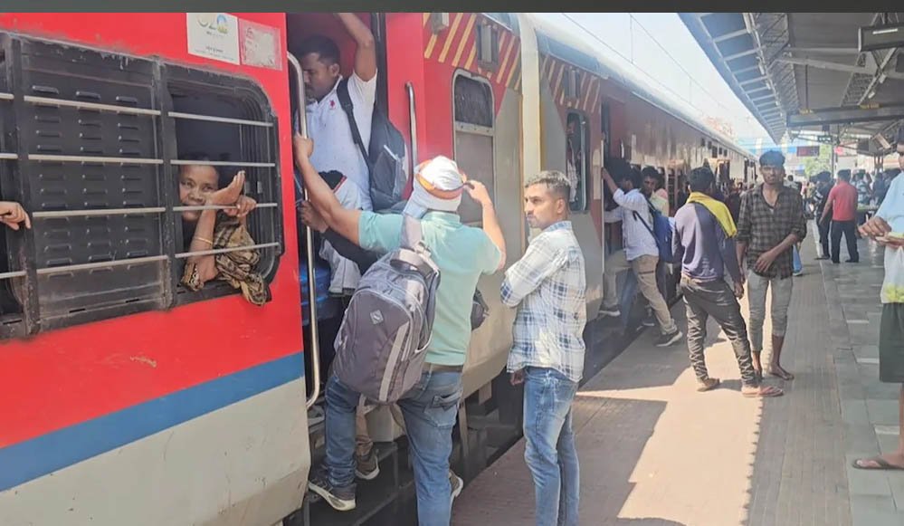Indian Railways Rule: ट्रेन यात्रा से पहले जान लें रेलवे का 5 मिनट नियम, नहीं होगी परेशानी