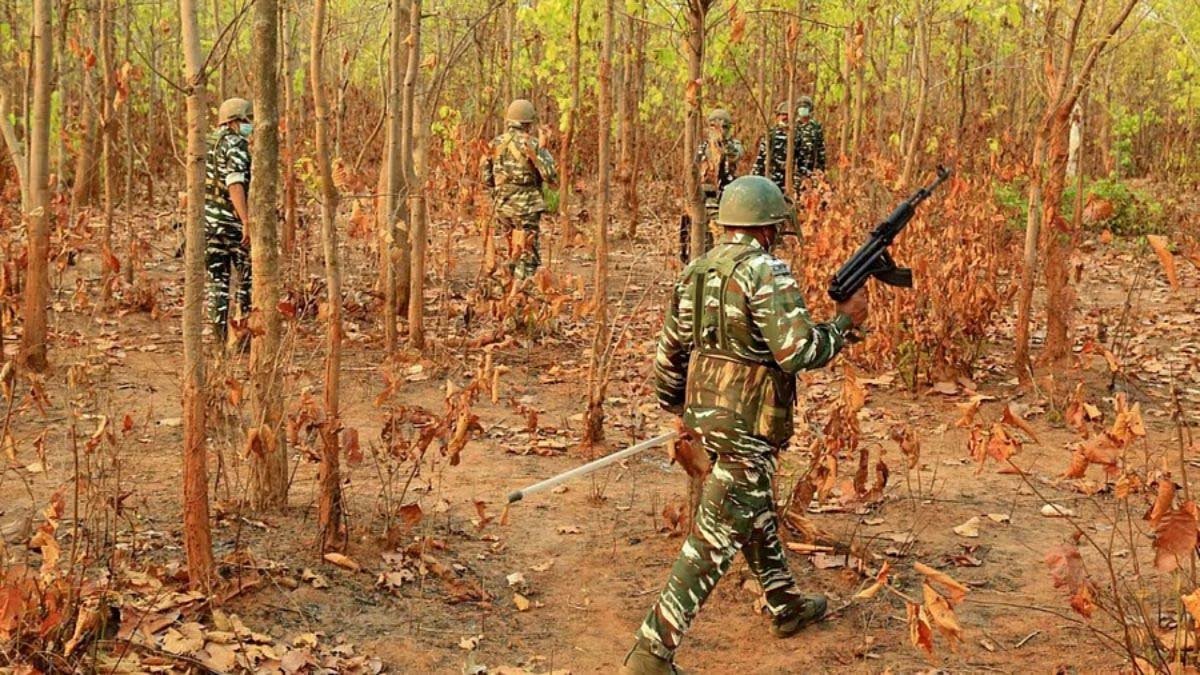 सारंडा और चाईबासा से माओवादियों का सफाया, इनामी जोनल कमांडर सालुका ने डाले हथियार