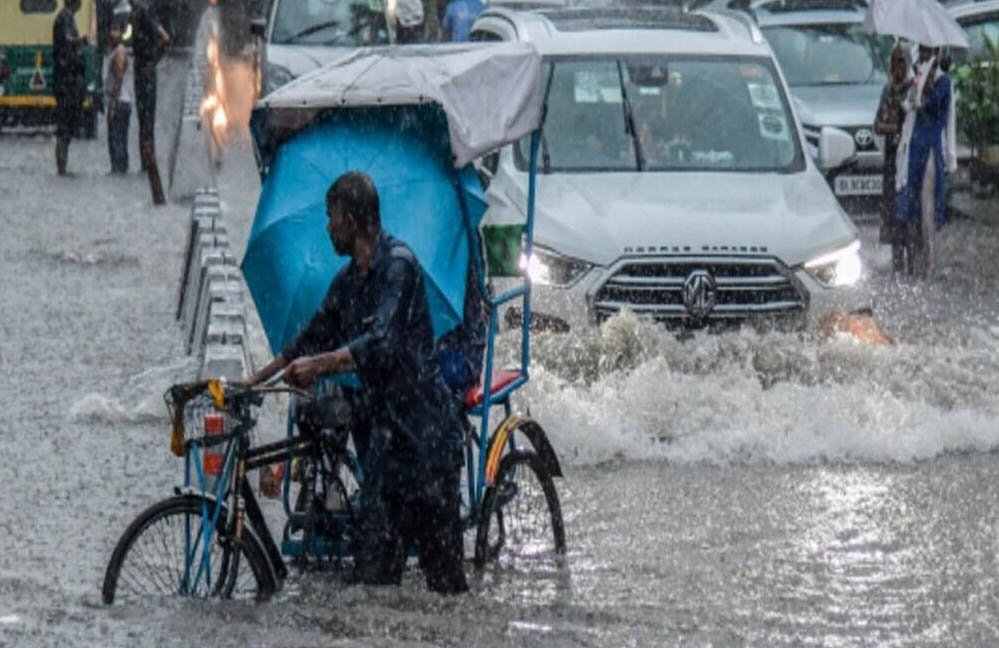 Gurugram Rain: सड़कों और चौराहों पर जलभराव, प्रशासन ने कंपनियों को दी वर्क फ्रॉम होम की सलाह