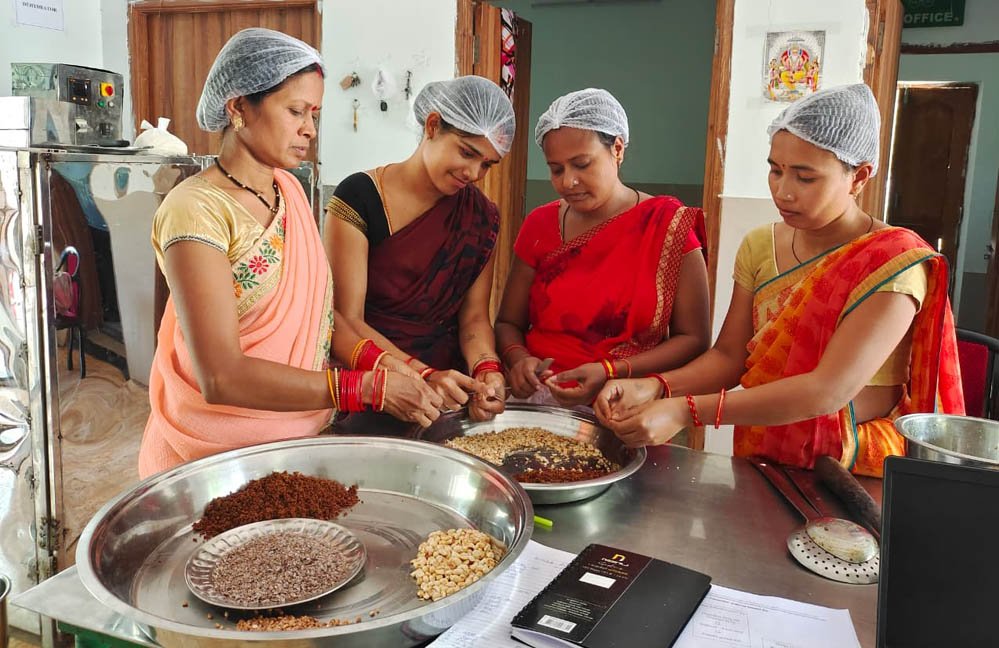सफलता की कहानी: वन धन योजना से महिलाओं को मिला रोजगार, महुआ बना आत्मनिर्भरता का आधार
