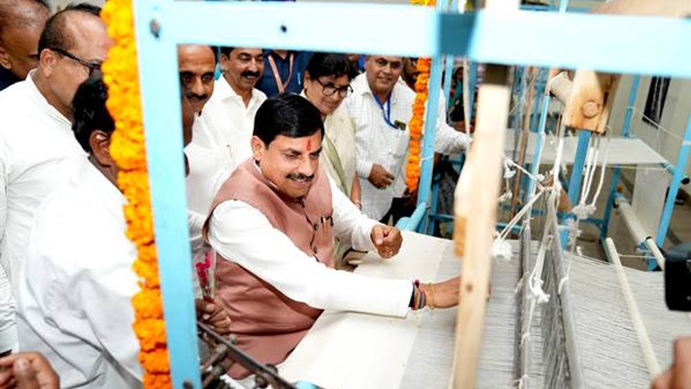 CM डॉ. यादव बोले- हाथकरघा से संरक्षित होगी पारंपरिक कला, महिलाओं को मिलेंगे रोजगार के नए अवसर
