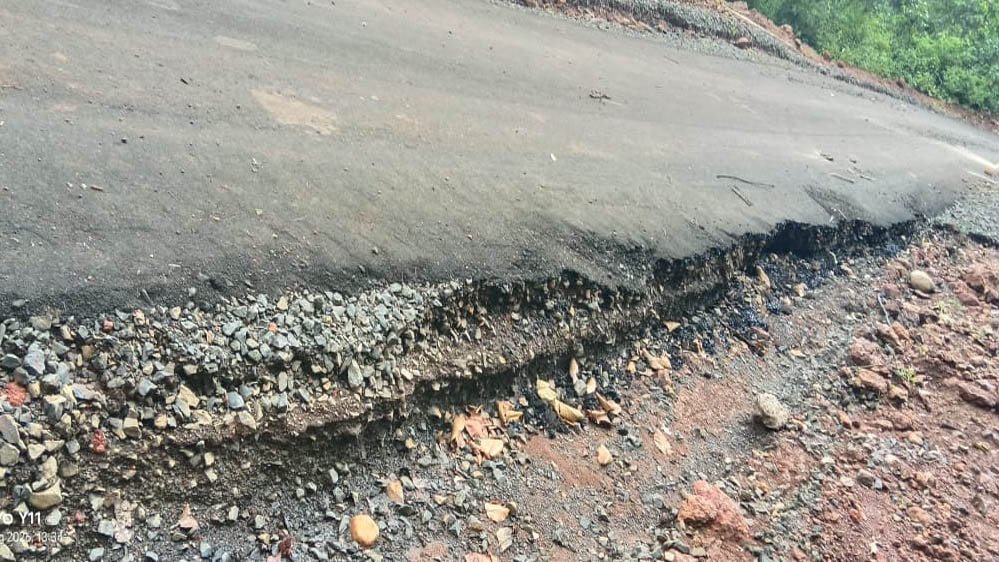 301.16 लाख की प्रधानमंत्री जन मन सड़क 4 महीने में ही ध्वस्त
