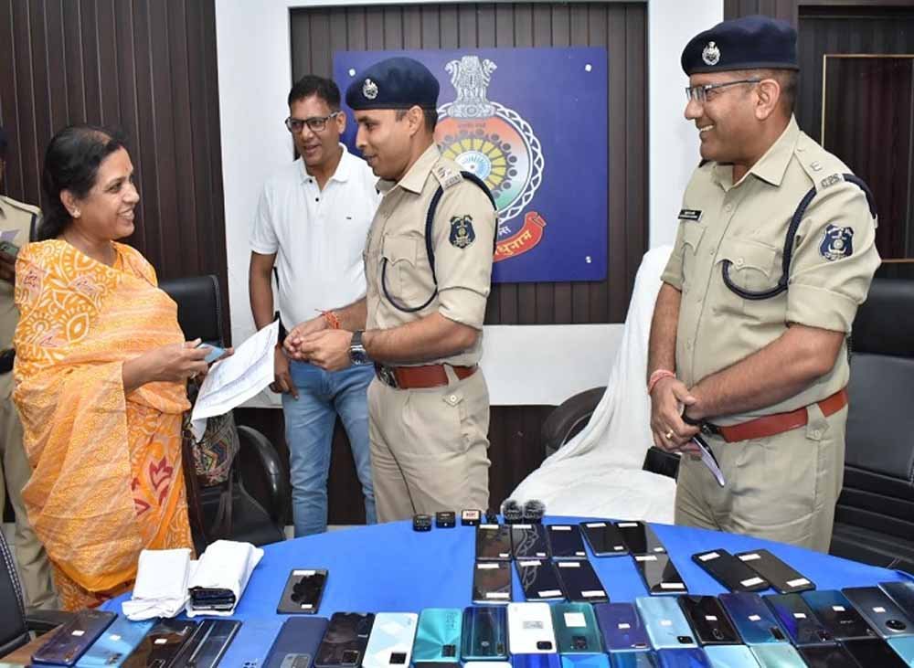 छत्तीसगढ़ पुलिस की बड़ी पहल, 200 लोगों को वापस मिले 60 लाख रुपये के मोबाइल