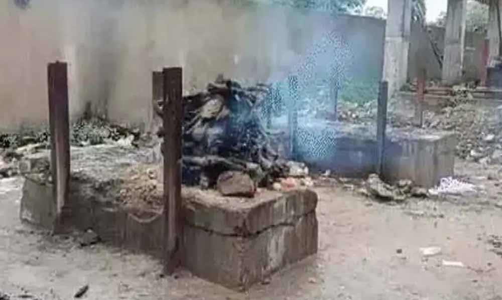 मुक्तिधाम में कुत्तों का अंतिम संस्कार कराने पर कार्रवाई, Bilaspur में टास्क कर्मी हटाया