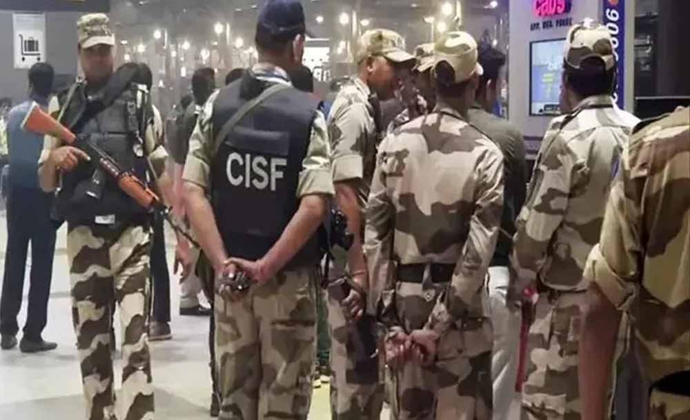 सेना पर आपत्तिजनक पोस्ट पड़ी भारी, CG हाईकोर्ट ने CISF कांस्टेबल की वेतन कटौती को ठहराया सही