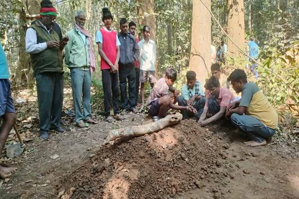 धमतरी में शव दफनाने को लेकर बवाल, हिंदू रीति-रिवाज से अंतिम संस्कार पर बनी सहमति