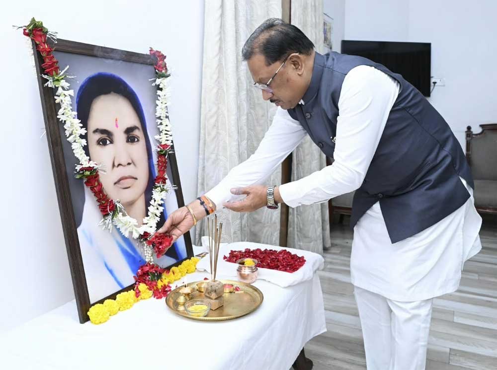 मुख्यमंत्री साय ने छत्तीसगढ़ की प्रथम महिला सांसद और समाज सेविका मिनीमाता जी की पुण्यतिथि पर कि