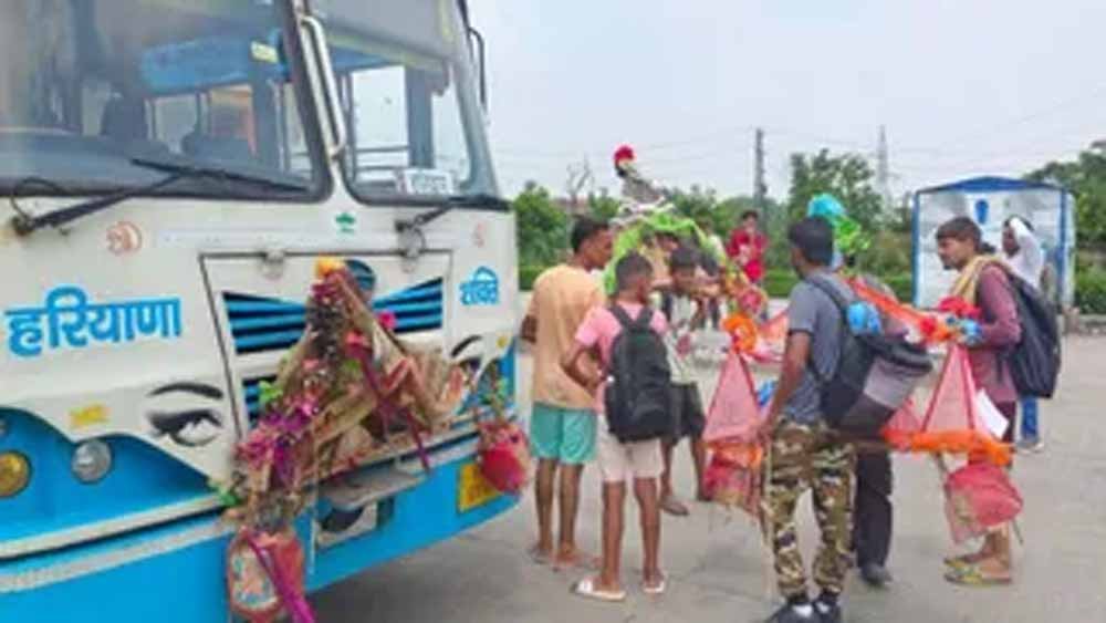 पहले सावन सोमवार पर हरिद्वार जाने वाले कांवड़ियों से भरी हरियाणा रोडवेज बसें, बढ़ा श्रद्धालुओं 