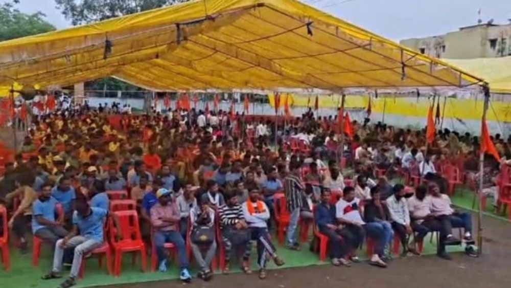 MP में बिजली आउटसोर्स कर्मचारियों का शक्ति प्रदर्शन, भोपाल में संविदाकर्मी दर्जा और ₹50 लाख बीम