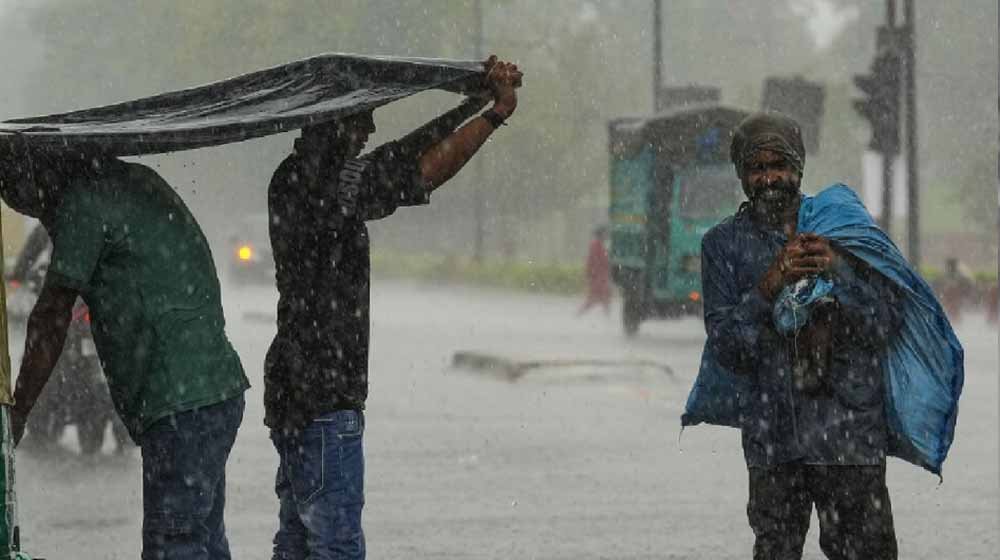 Punjab में आज बदलेगा मौसम, तेज बारिश और आंधी का अलर्ट; इन जिलों में रहें सावधान