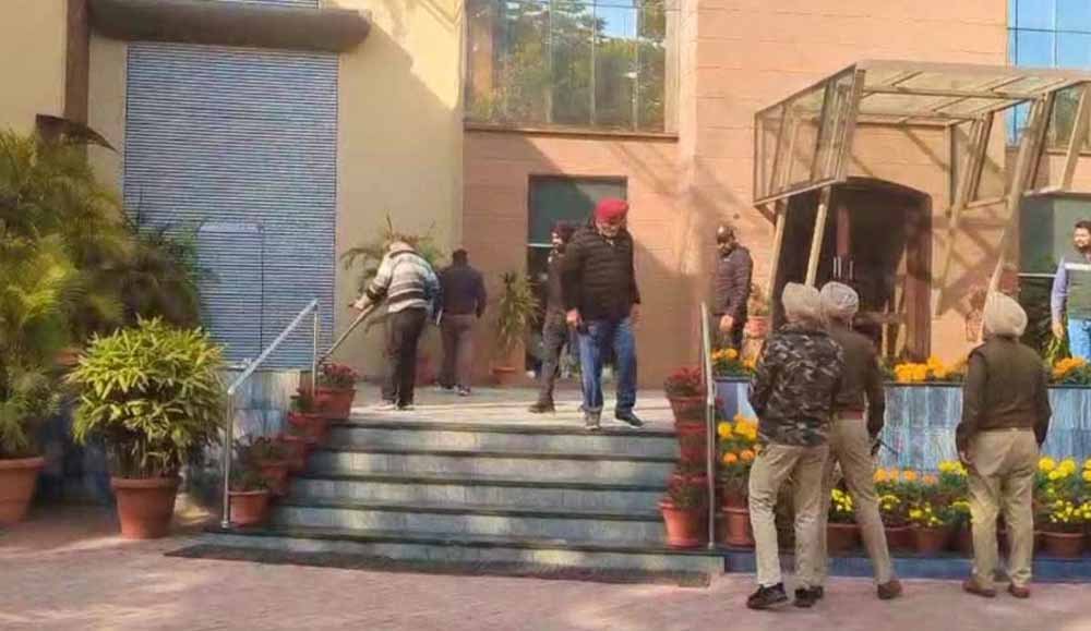 Mohali Bomb Threat: शिवालिक पब्लिक स्कूल में धमकी भरा ई-मेल, पुलिस और सुरक्षा एजेंसियां अलर्ट