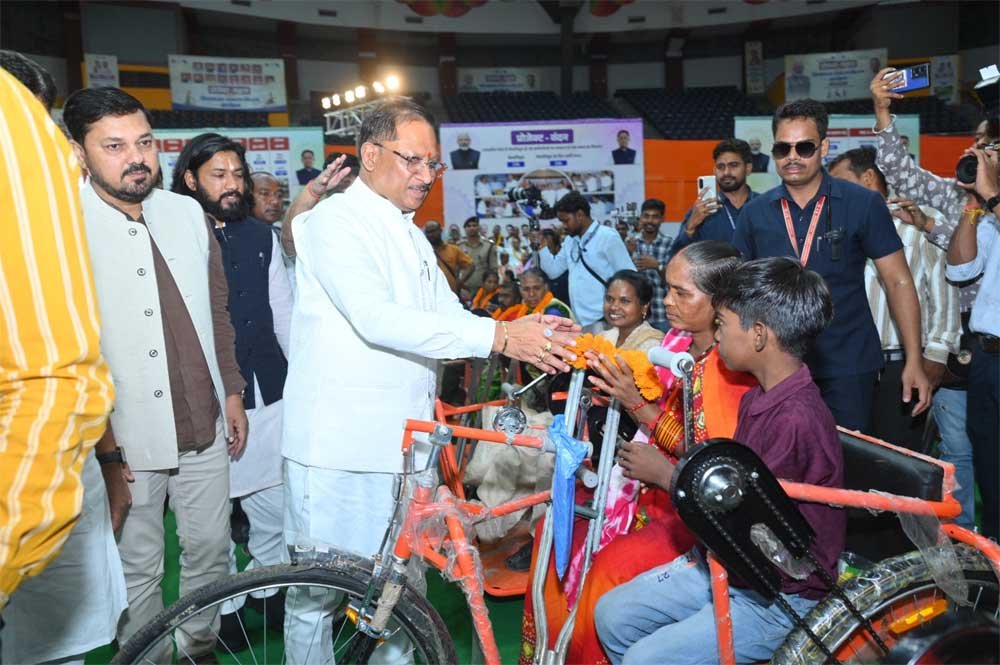 सामाजिक सुरक्षा से आत्मनिर्भरता की राह पर