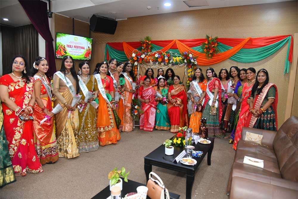 तीज के रंग में रंगा एनटीपीसी-नवा रायपुर, अर्पिता महिला समिति ने मनाया पारंपरिक उत्सव