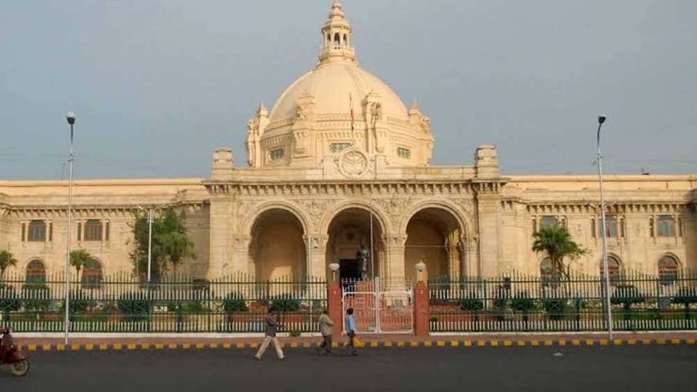 मुख्यमंत्री योगी आदित्यनाथ ने विधान भवन में सर्वदलीय बैठक को किया संबोधित