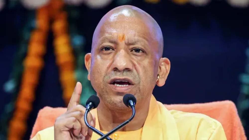 यूपी के बुनकरों को सीएम योगी का तोहफा, 40 हजार हस्तशिल्पियों को मिला लाभ