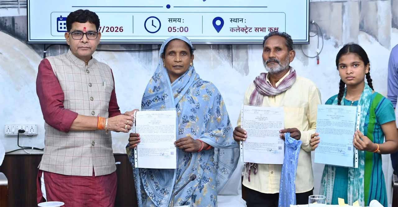 ​राजस्व मंत्री टंक राम वर्मा ने हितग्राहियों को वितरित किए डिजिटल जाति प्रमाण पत्र