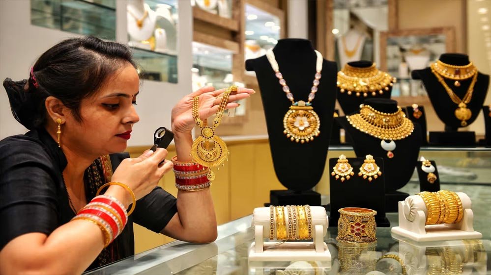 सोना हुआ और महंगा! Gold Rate ने छुआ ₹1.54 लाख का स्तर, जानें ताजा भाव